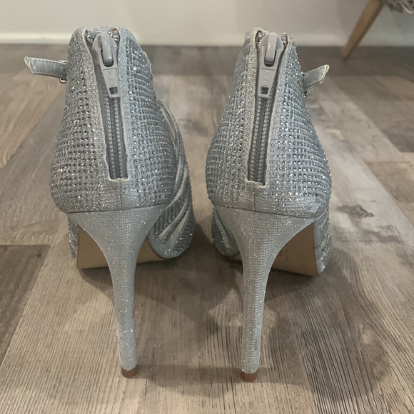 Gianni Bini Heels PROM PERFECT - Picture 3 of 5